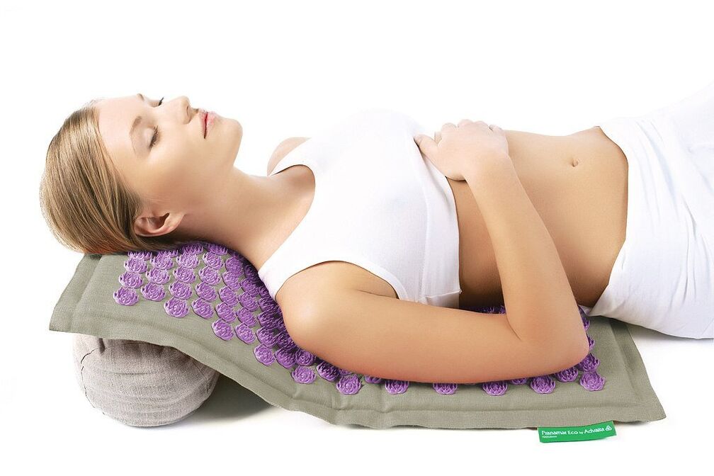 Іголкааплікатар дапаможа ў барацьбе з астэахандрозам шыйнага аддзела пазваночніка