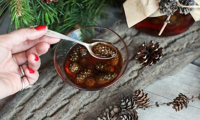 Настойка на аснове хваёвых нырак для лячэння шыйнага астэахандрозу ў хатніх умовах